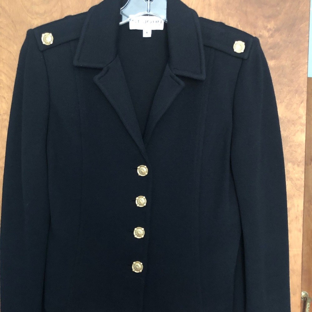 St. John black size 8 crop jacket